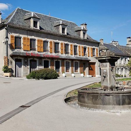 La Ruche Cantalienne Saint-Etienne-de-Chomeil Exterior foto